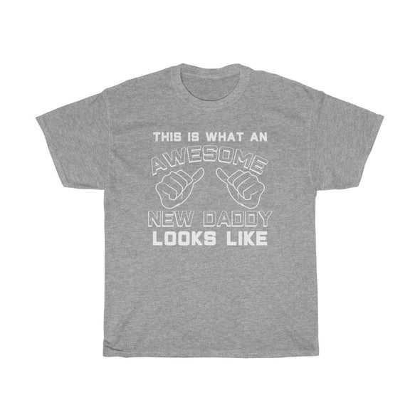 Best New Daddy Gifts: "This Is What An Awesome New Daddy Looks Like" First Father's Day Mens T-Shirt
