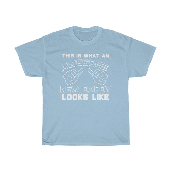 Best New Daddy Gifts: "This Is What An Awesome New Daddy Looks Like" First Father's Day Mens T-Shirt