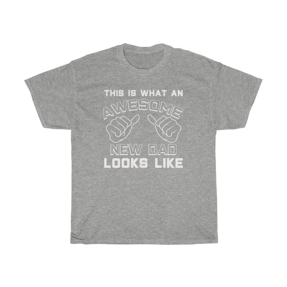Best New Dad Gifts: "This Is What An Awesome New Dad Looks Like" First Father's Day Mens T-Shirt